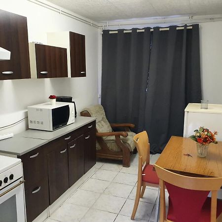 Appartement F1 Rez De Chausser Bg N°2 Bains-les-Bains Exteriör bild