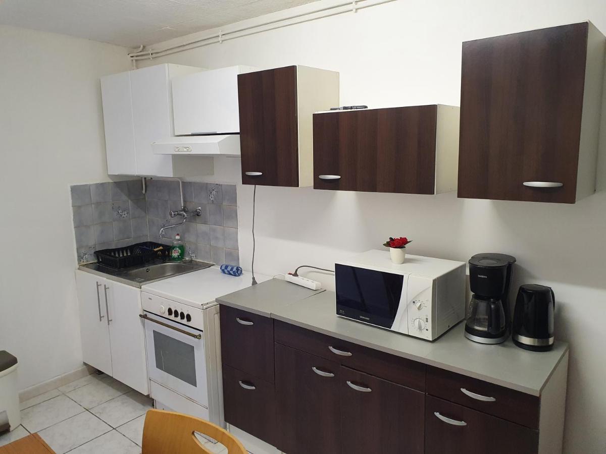Appartement F1 Rez De Chausser Bg N°2 Bains-les-Bains Exteriör bild